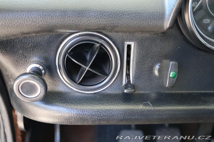 Mercedes-Benz 230 115 W115 230.4 manuál 1974