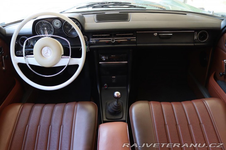 Mercedes-Benz 230 115 W115 230.4 manuál 1974