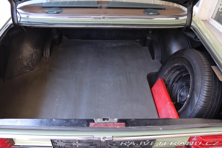 Mercedes-Benz 230 115 W115 230.4 manuál 1974