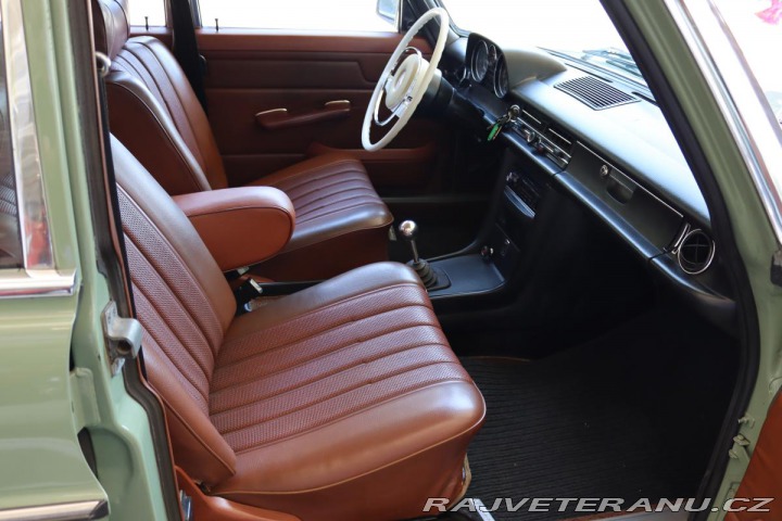 Mercedes-Benz 230 115 W115 230.4 manuál 1974