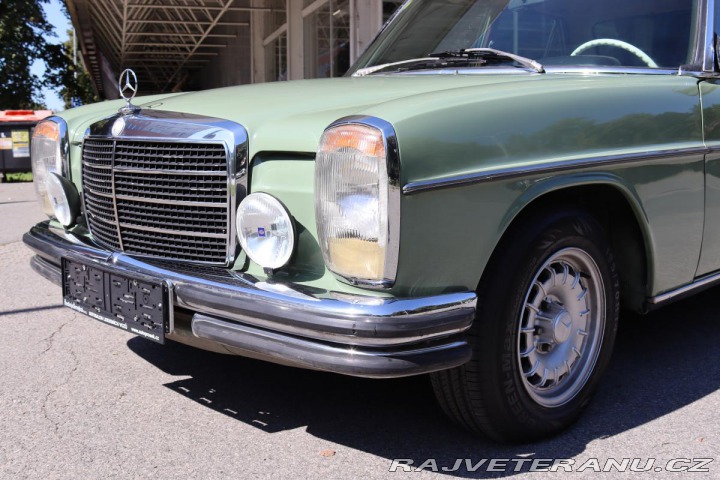 Mercedes-Benz 230 115 W115 230.4 manuál 1974