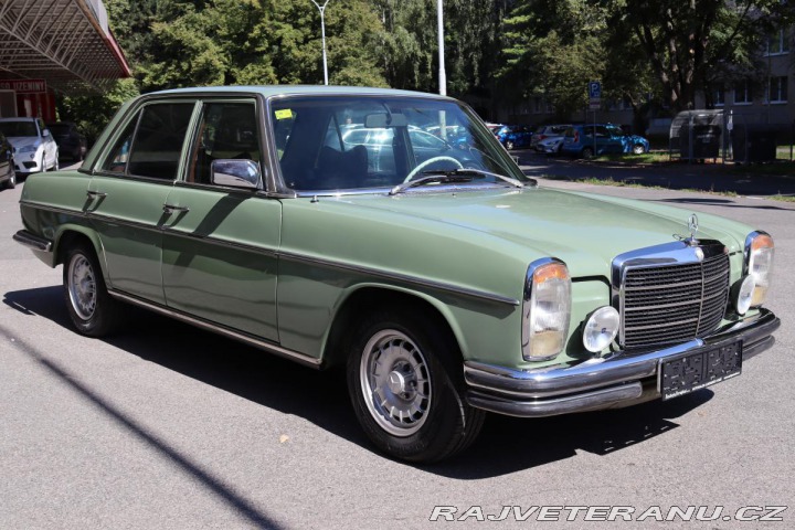 Mercedes-Benz 230 115 W115 230.4 manuál 1974