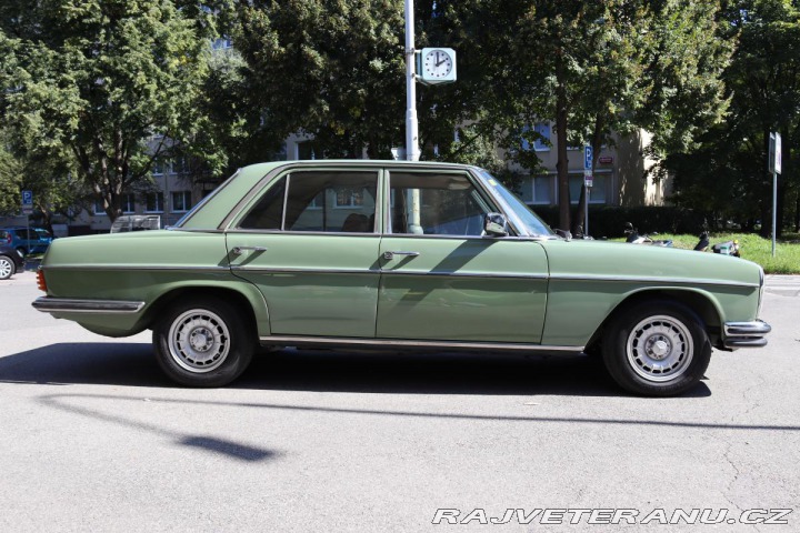 Mercedes-Benz 230 115 W115 230.4 manuál 1974