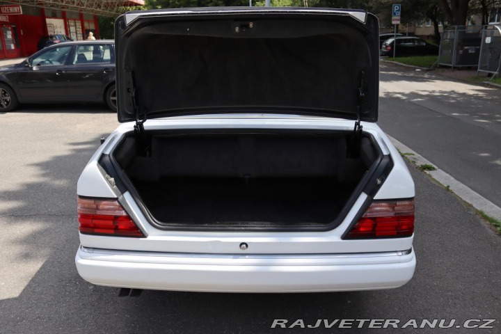 Mercedes-Benz 320 124 E320 CABRIO 162kW 1995