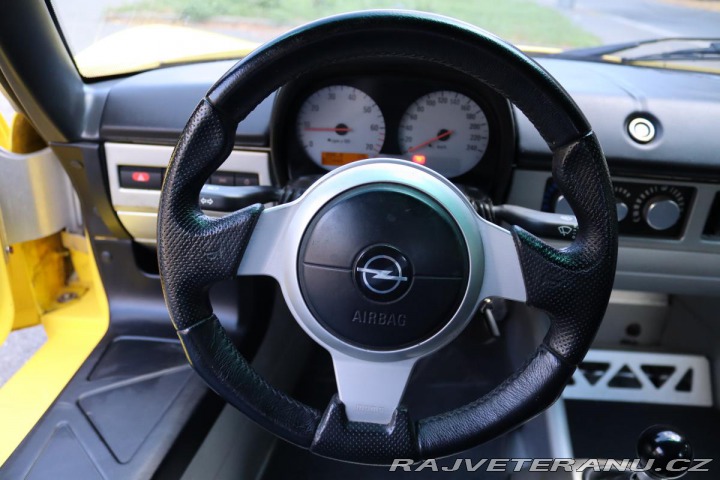 Opel Ostatní modely Speedster 2.2 16V 108kW 23 TIS KM Č 2002