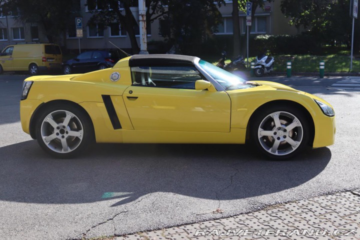 Opel Ostatní modely Speedster 2.2 16V 108kW 23 TIS KM Č 2002