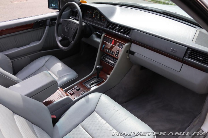 Mercedes-Benz 320 124 E320 CABRIO 162kW 199 1994