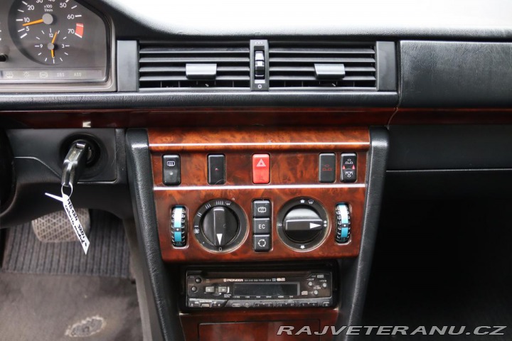 Mercedes-Benz 320 124 E320 CABRIO 162kW 1995