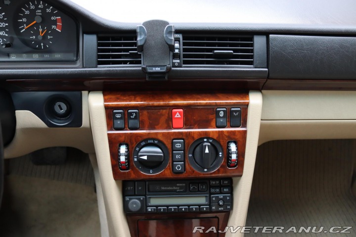 Mercedes-Benz 420 124 E420 V8 205kW 1995