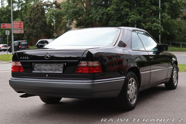 Mercedes-Benz 320 124 320CE 162kW 1994