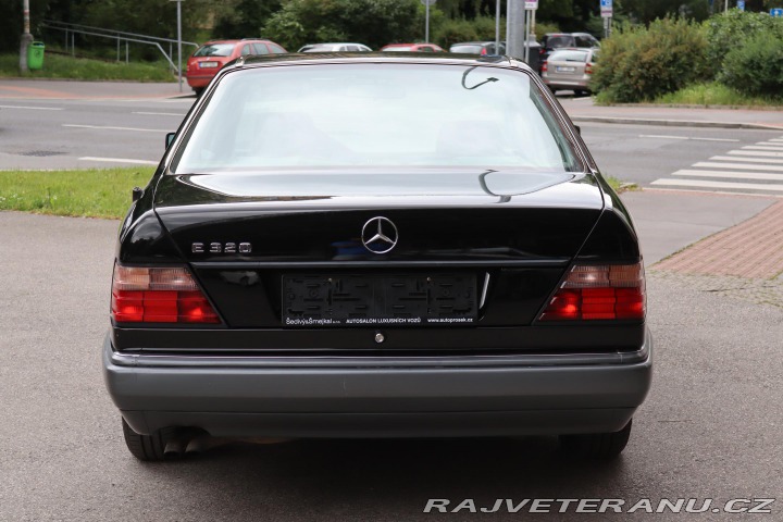 Mercedes-Benz 320 124 320CE 162kW 1994