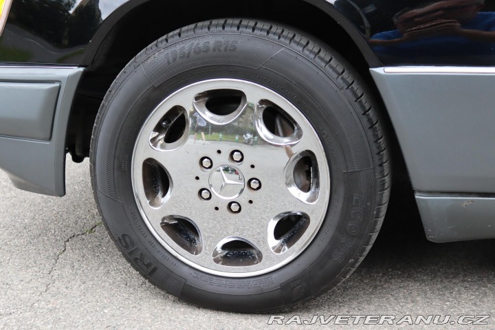Mercedes-Benz 320 124 320CE 162kW 1994