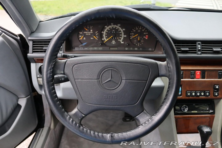Mercedes-Benz 320 124 320CE 162kW 1994