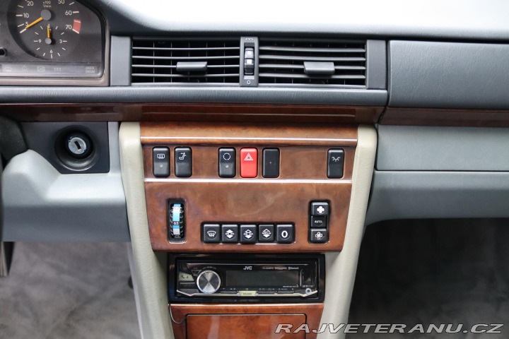 Mercedes-Benz 320 124 320CE 162kW 1994