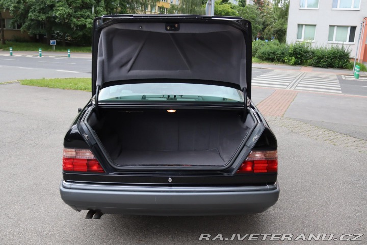 Mercedes-Benz 320 124 320CE 162kW 1994