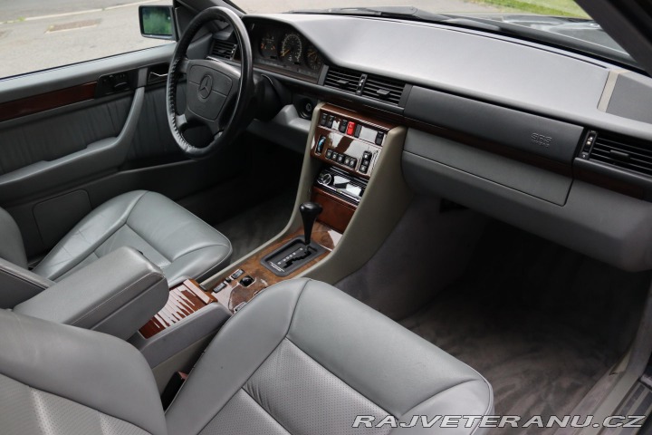 Mercedes-Benz 320 124 320CE 162kW 1994