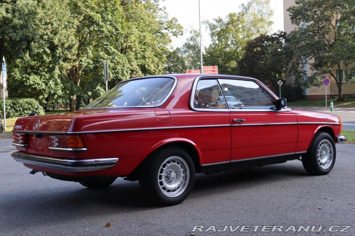 Mercedes-Benz 230 123 230CE KUPÉ AUTOMAT 10 1981