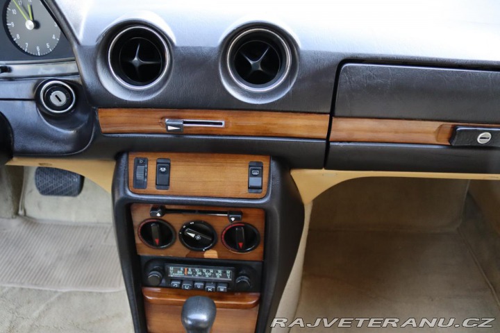 Mercedes-Benz 230 123 230CE KUPÉ AUTOMAT 10 1981