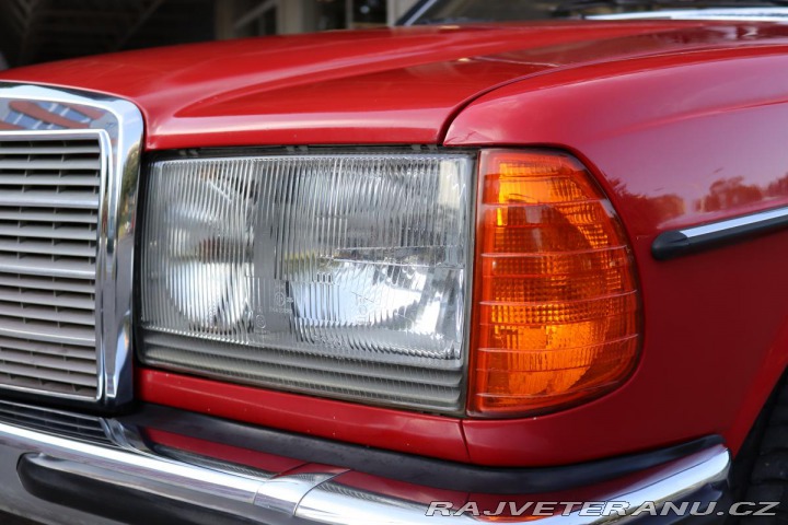 Mercedes-Benz 230 123 230CE KUPÉ AUTOMAT 10 1981