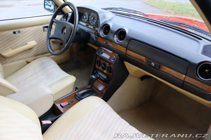 Mercedes-Benz 230 123 230CE KUPÉ AUTOMAT 10 1981