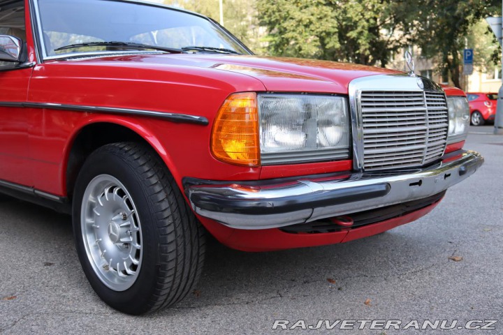 Mercedes-Benz 230 123 230CE KUPÉ AUTOMAT 10 1981