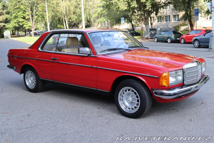 Mercedes-Benz 230 123 230CE KUPÉ AUTOMAT 10 1981