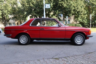 Mercedes-Benz 230 123 230CE KUPÉ AUTOMAT 10 1981