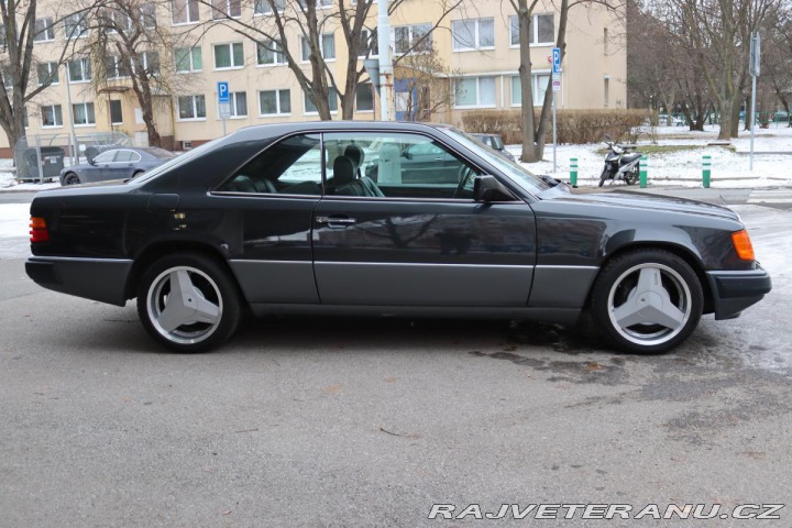 Mercedes-Benz 320 124 124 320CE AT 162kW 1992