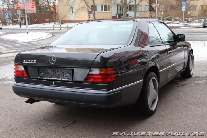 Mercedes-Benz 320 124 124 320CE AT 162kW 1992