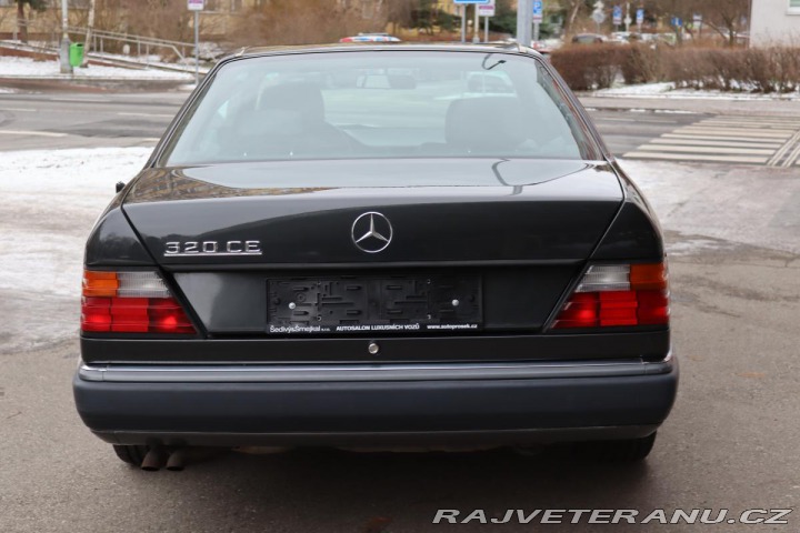 Mercedes-Benz 320 124 124 320CE AT 162kW 1992