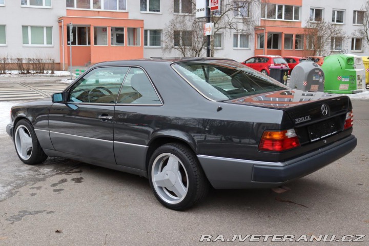 Mercedes-Benz 320 124 124 320CE AT 162kW 1992