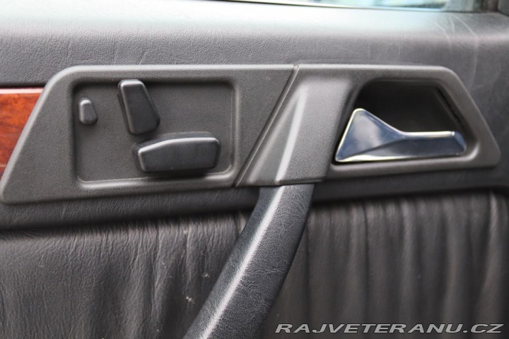 Mercedes-Benz 320 124 124 320CE AT 162kW 1992