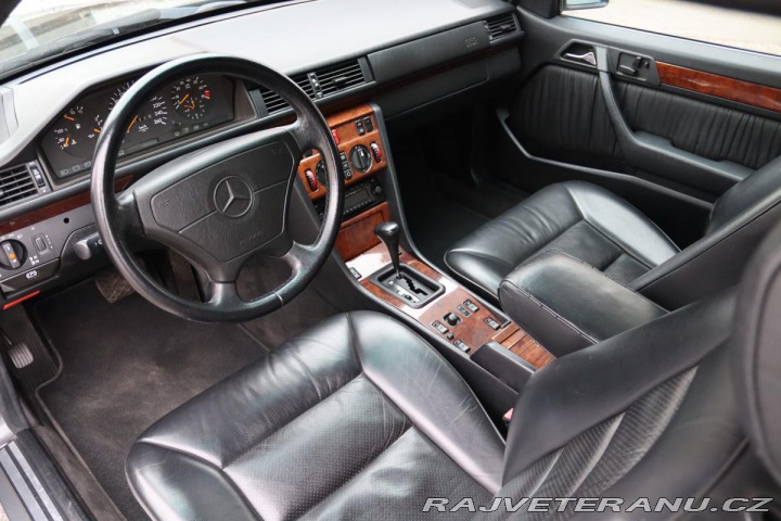 Mercedes-Benz 320 124 124 320CE AT 162kW 1992
