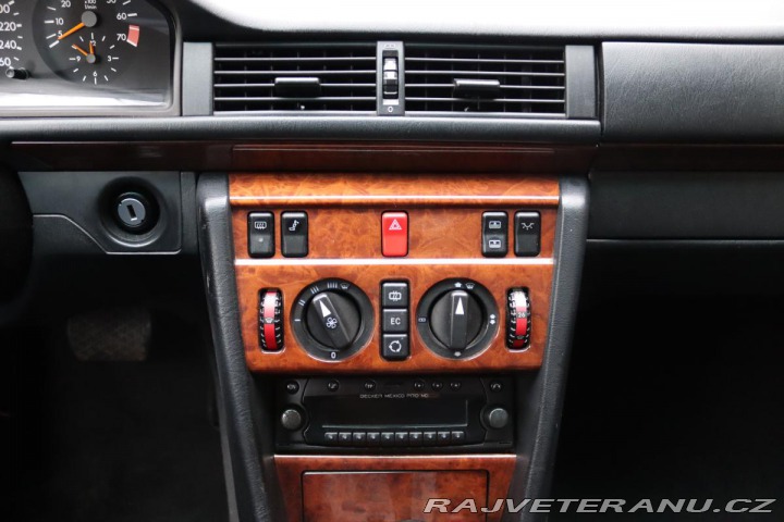Mercedes-Benz 320 124 124 320CE AT 162kW 1992