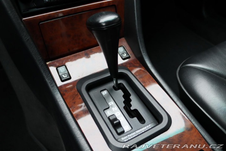 Mercedes-Benz 320 124 124 320CE AT 162kW 1992