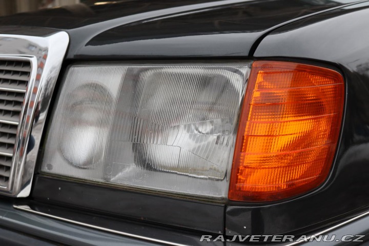 Mercedes-Benz 320 124 124 320CE AT 162kW 1992