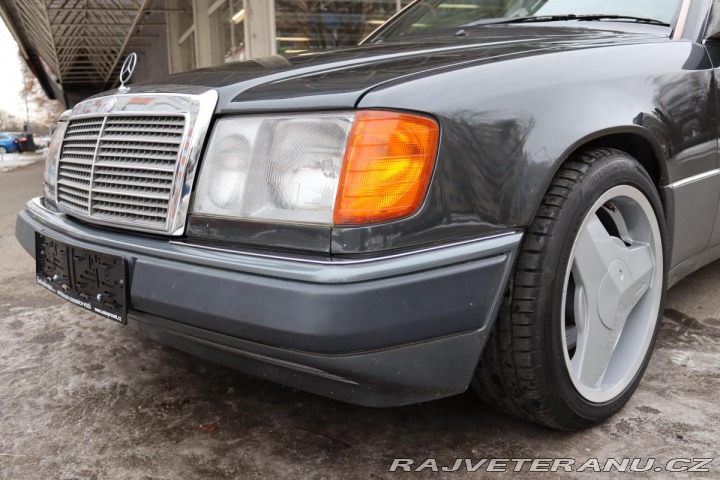 Mercedes-Benz 320 124 124 320CE AT 162kW 1992