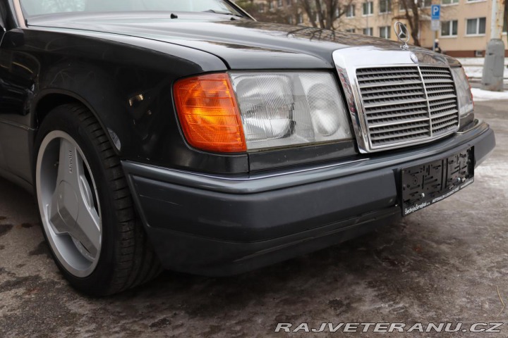 Mercedes-Benz 320 124 124 320CE AT 162kW 1992
