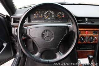 Mercedes-Benz 320 124 124 320CE AT 162kW 1992