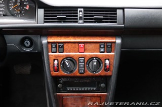 Mercedes-Benz 320 124 124 320CE AT 162kW 1992