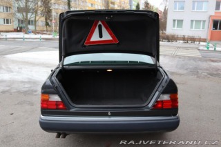 Mercedes-Benz 320 124 124 320CE AT 162kW 1992