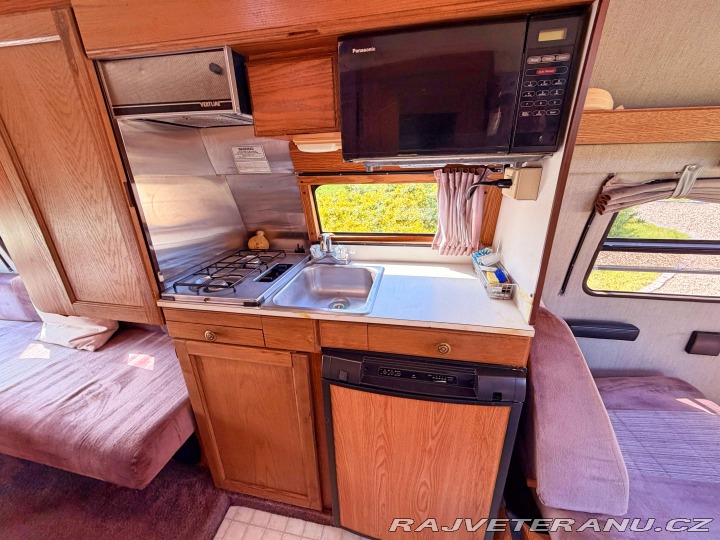 Chevrolet Ostatní modely G30 5.7 V8 | Roadtrek 210 1993