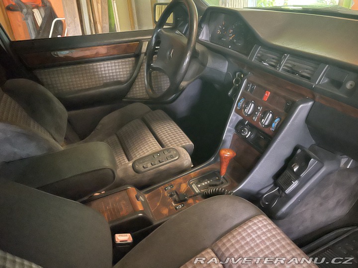 Mercedes-Benz E w127-E260-6v 1992