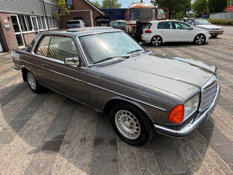 Mercedes-Benz 280 W123