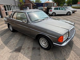 Mercedes-Benz 280 W123