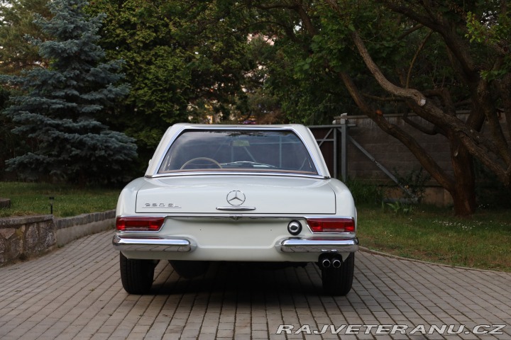 Mercedes-Benz 230 230 SL Pagoda 1964