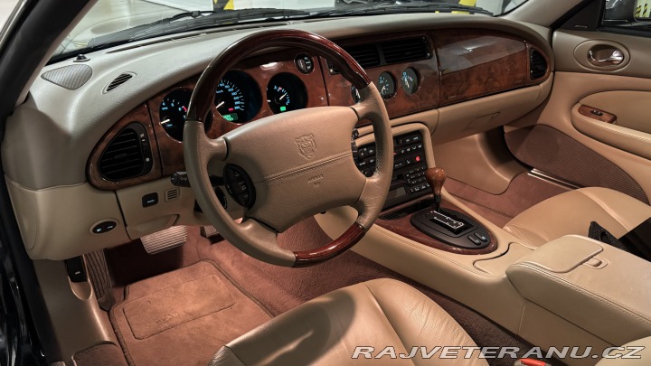 Jaguar XKR 2000