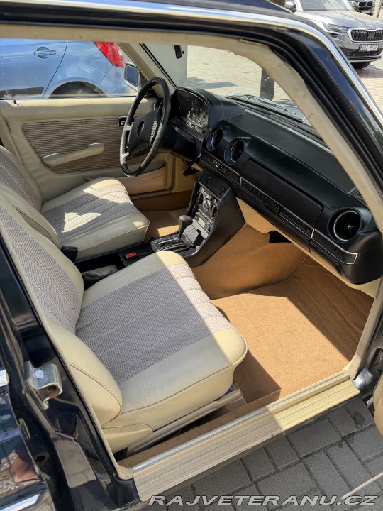 Mercedes-Benz 200 W123 1979
