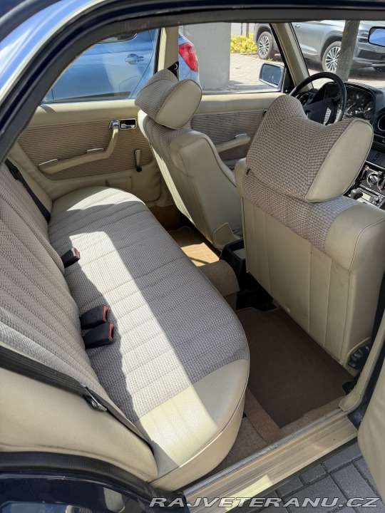 Mercedes-Benz 200 W123 1979