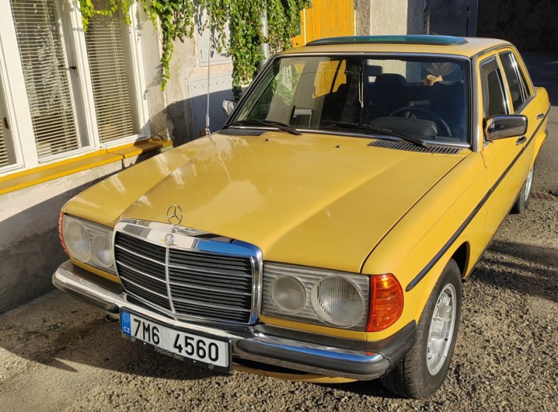 Mercedes-Benz 240 W123
